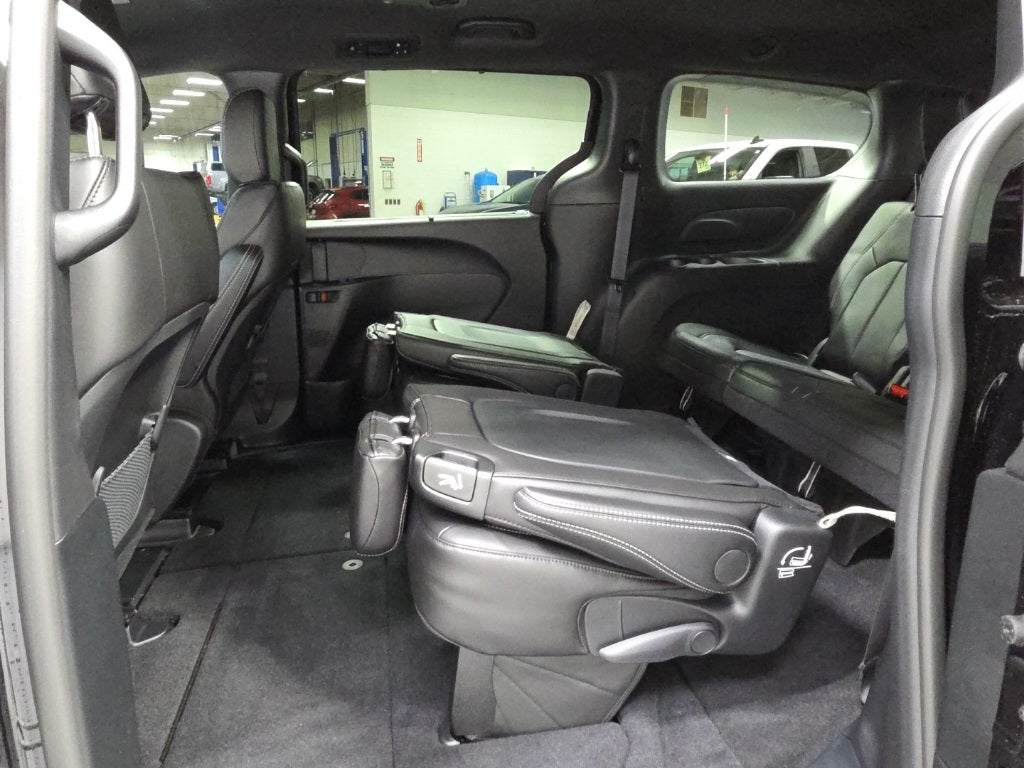 2026 Chrysler Voyager VOYAGER LX