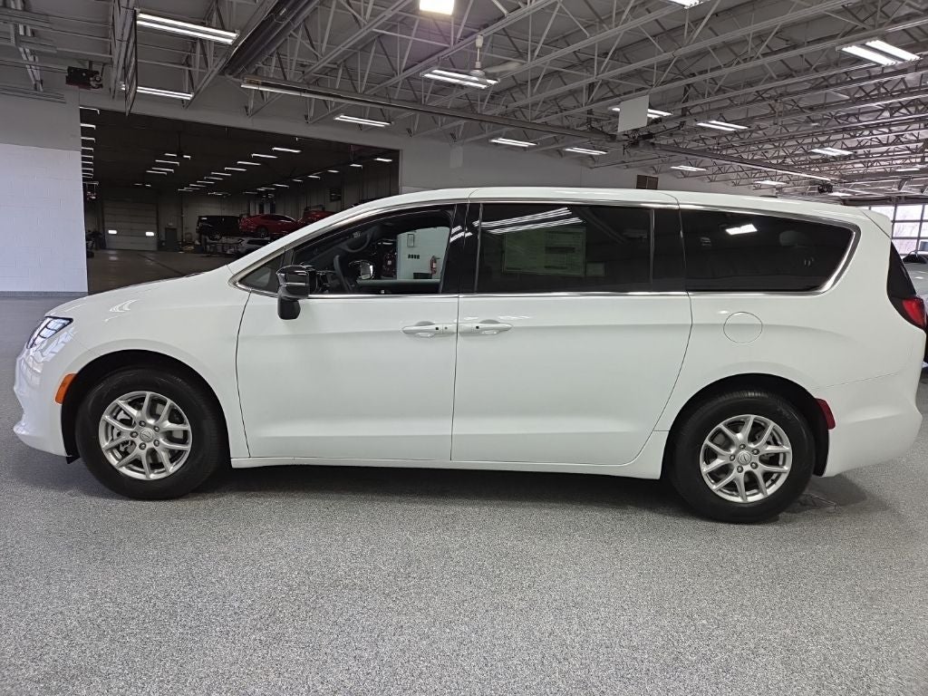 2026 Chrysler Voyager LX