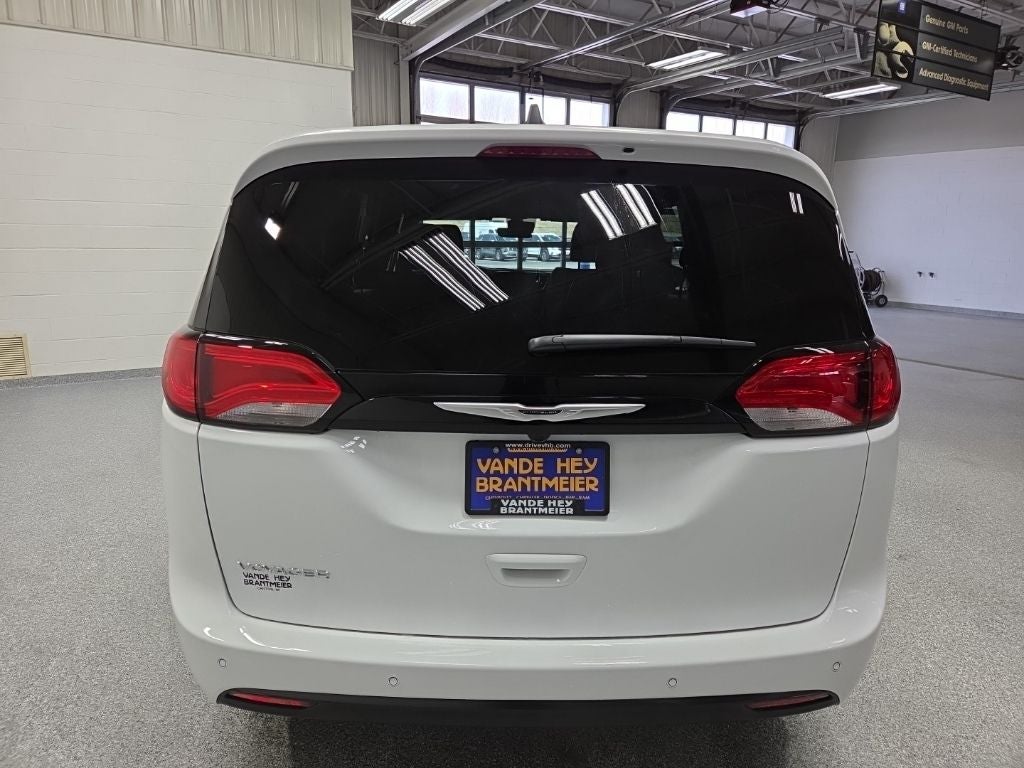 2026 Chrysler Voyager LX