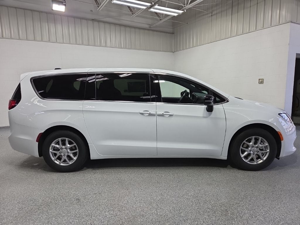 2026 Chrysler Voyager LX