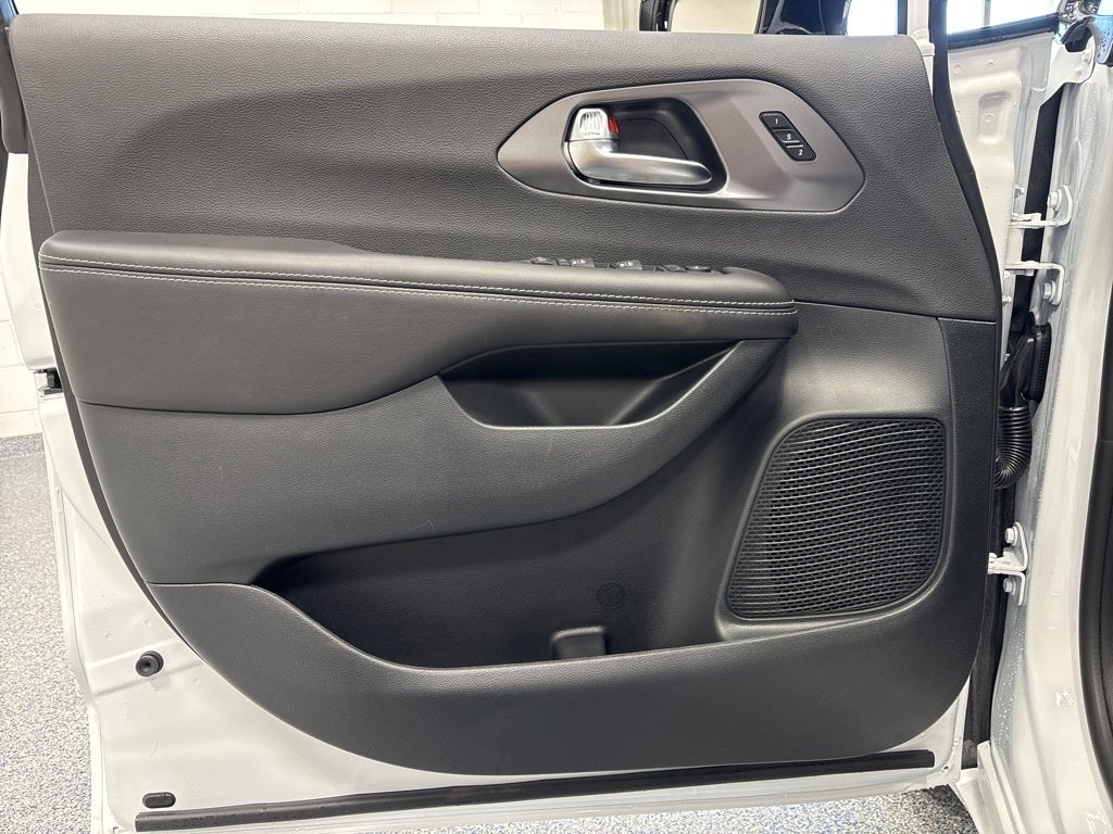 2026 Chrysler Pacifica PACIFICA SELECT AWD