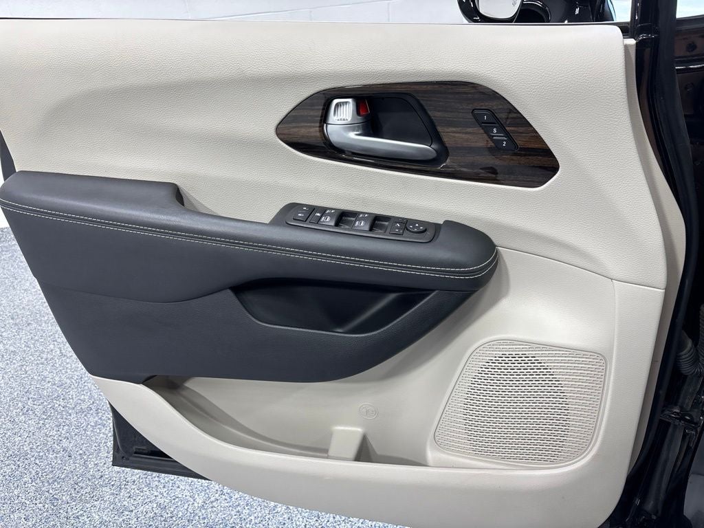 2024 Chrysler Pacifica Limited AWD