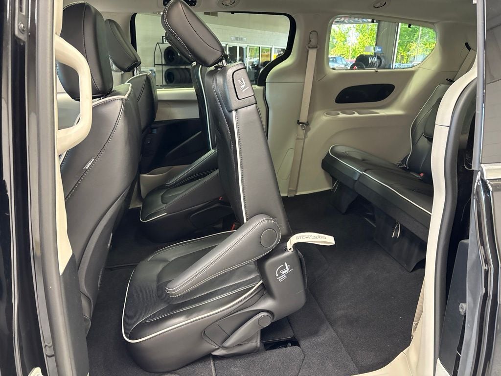 2024 Chrysler Pacifica Limited AWD