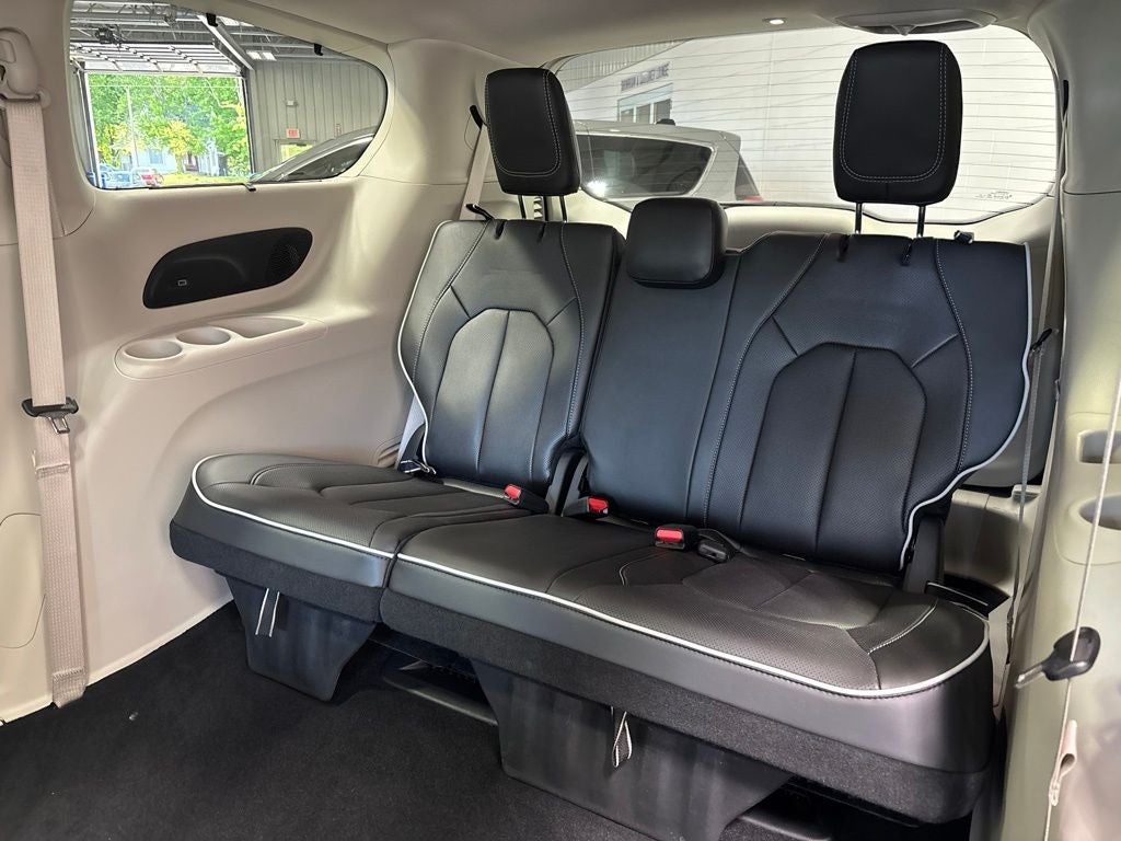 2024 Chrysler Pacifica Limited AWD