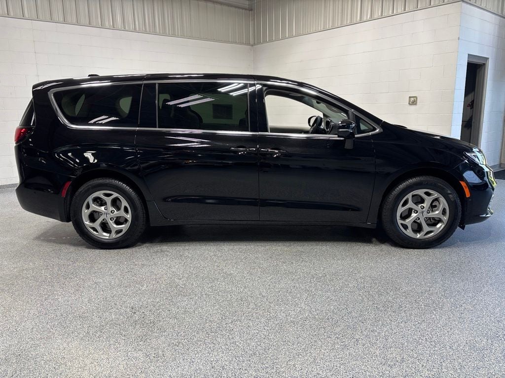 2024 Chrysler Pacifica Limited AWD