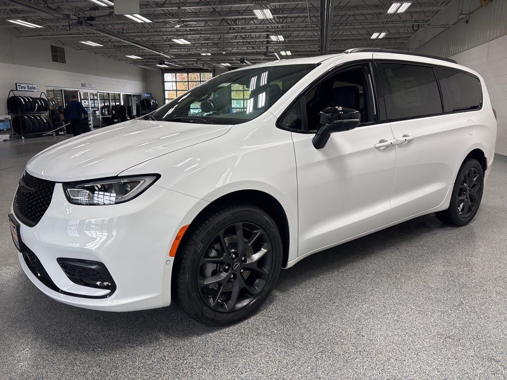 2026 Chrysler Pacifica PACIFICA LIMITED AWD
