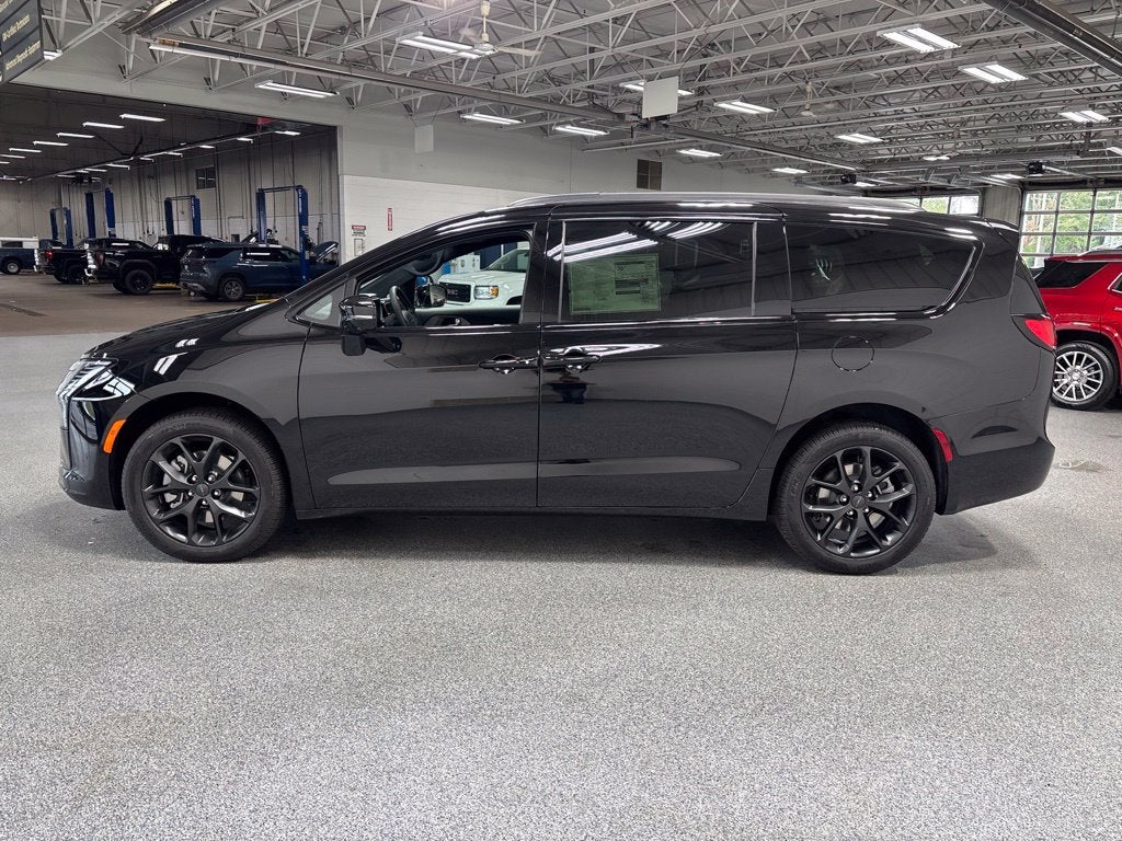 2027 Chrysler Pacifica PACIFICA LIMITED AWD