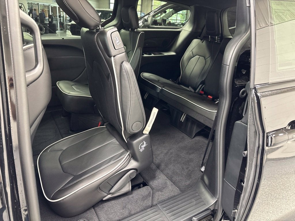 2027 Chrysler Pacifica PACIFICA LIMITED AWD