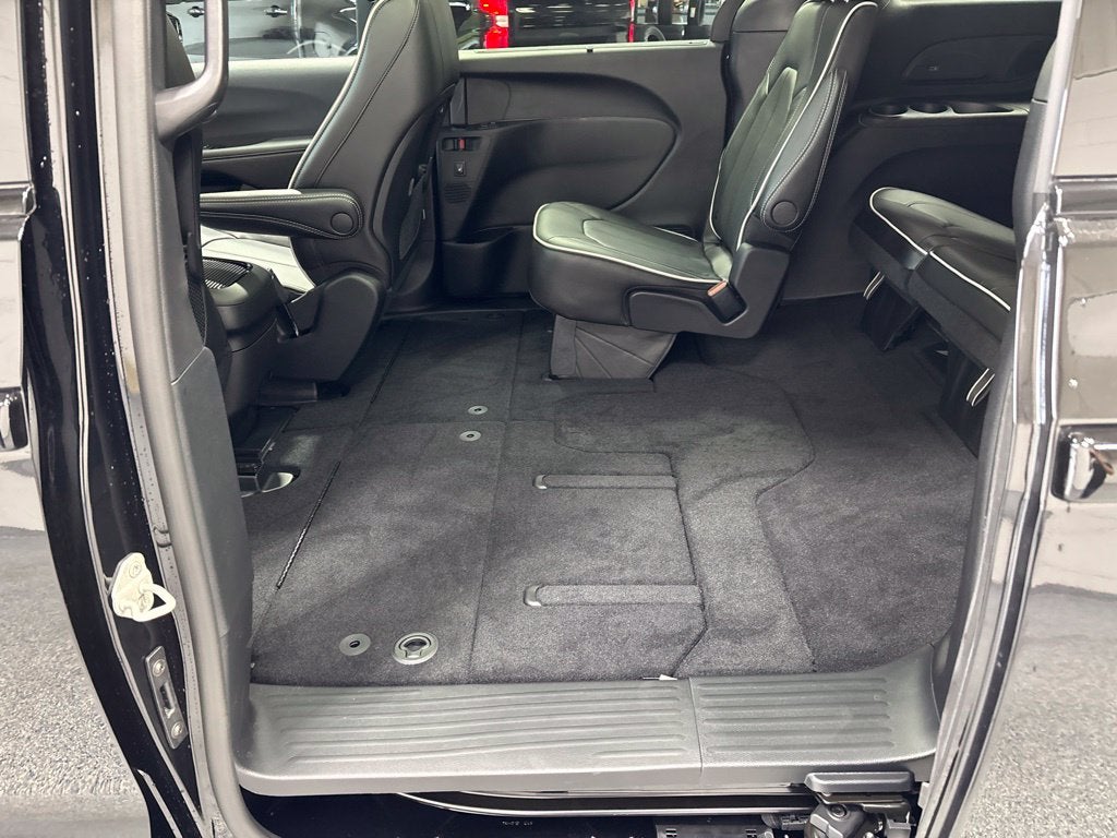 2027 Chrysler Pacifica PACIFICA LIMITED AWD