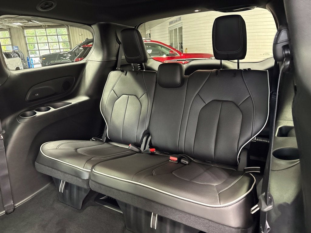 2027 Chrysler Pacifica PACIFICA LIMITED AWD