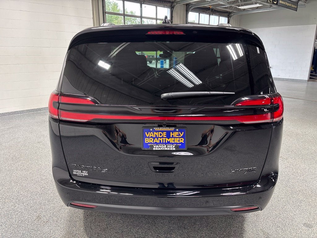 2027 Chrysler Pacifica PACIFICA LIMITED AWD