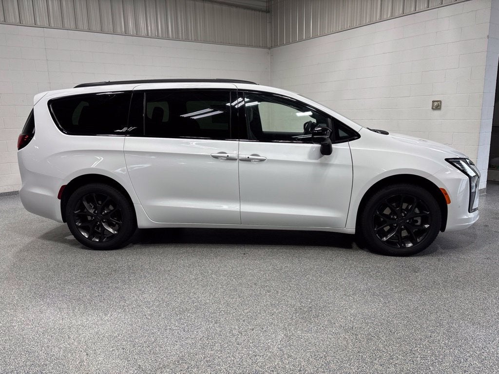 2027 Chrysler Pacifica PACIFICA LIMITED AWD