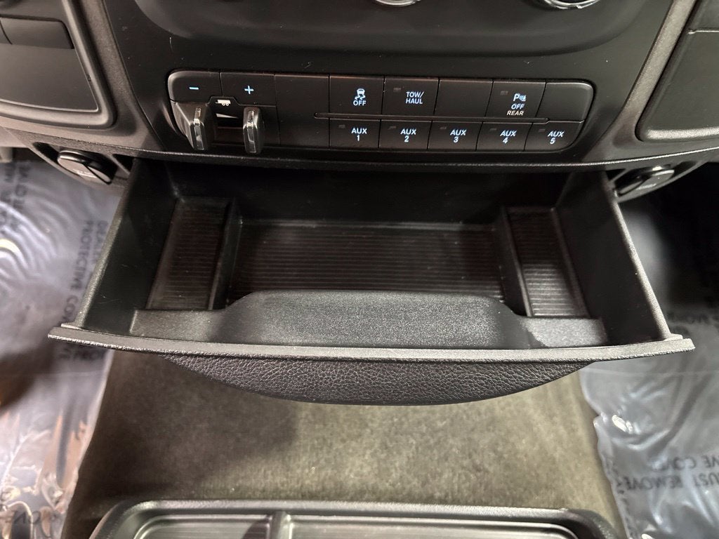 2018 RAM 2500 Tradesman Crew Cab 4x4 8' Box