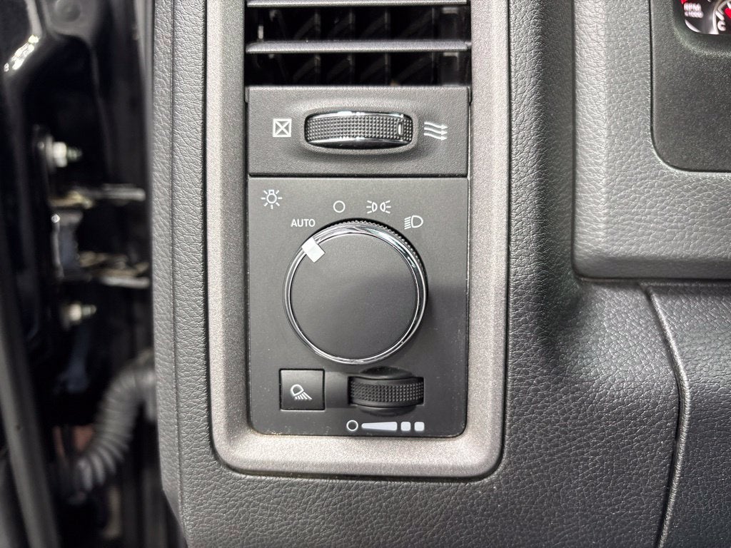2018 RAM 2500 Tradesman Crew Cab 4x4 8' Box