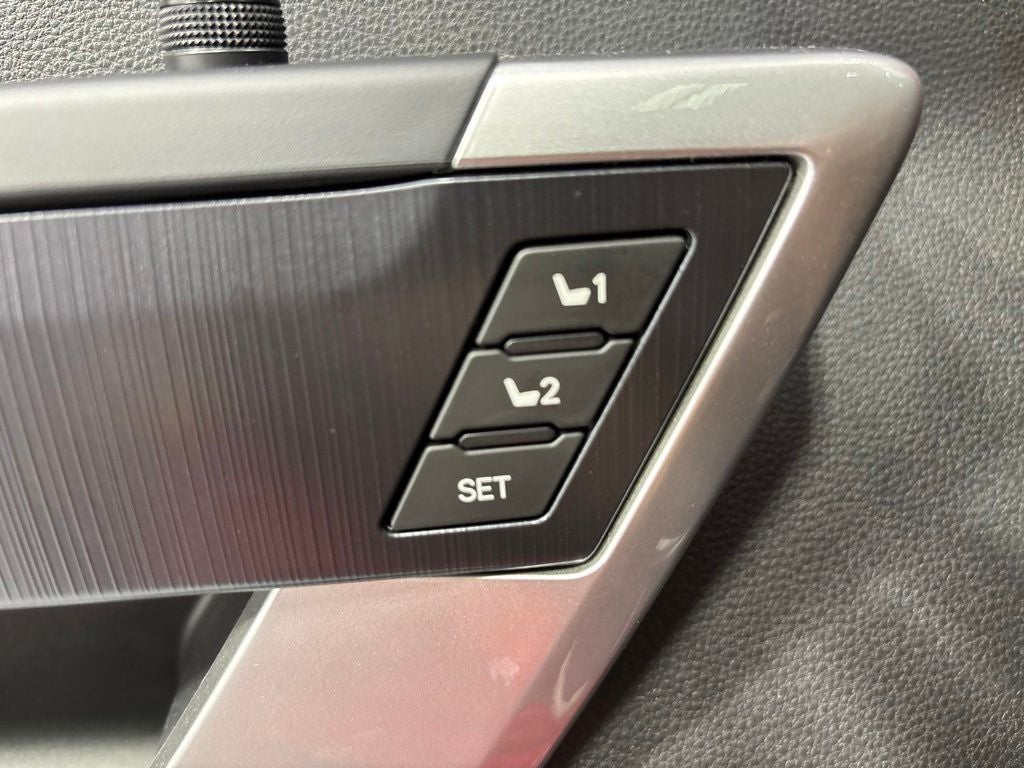 2025 Toyota Tundra Hybrid Platinum Hybrid CrewMax 5.5' Bed
