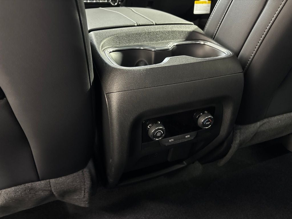 2027 Chevrolet Traverse LT 2LT