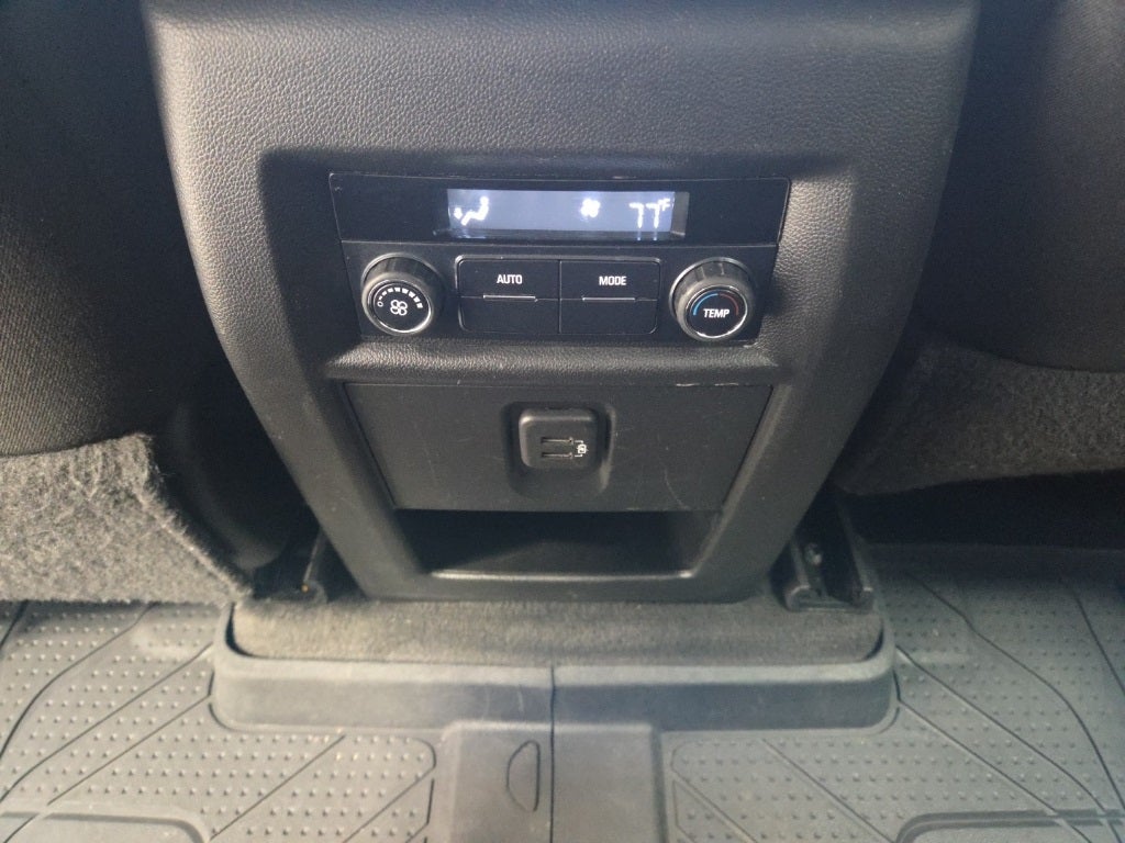 2018 Chevrolet Traverse LT Cloth w/1LT