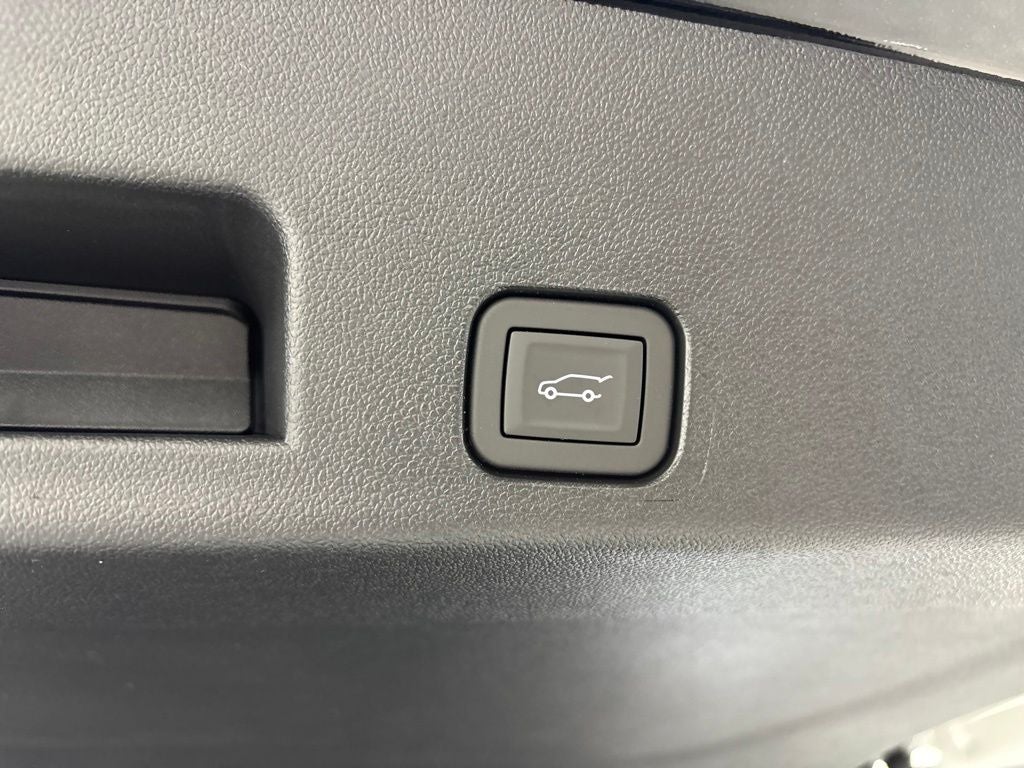 2027 Chevrolet Traverse Z71 - Photo 68