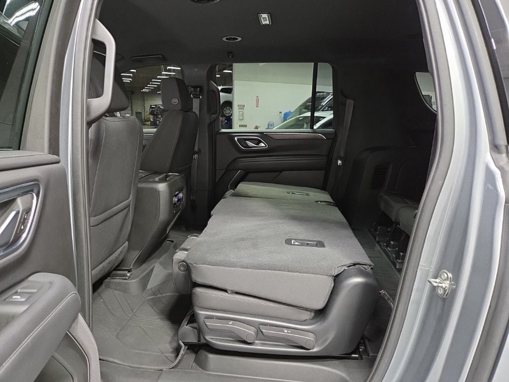 2023 Chevrolet Suburban LS