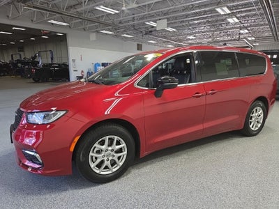 2025 Chrysler Pacifica Select