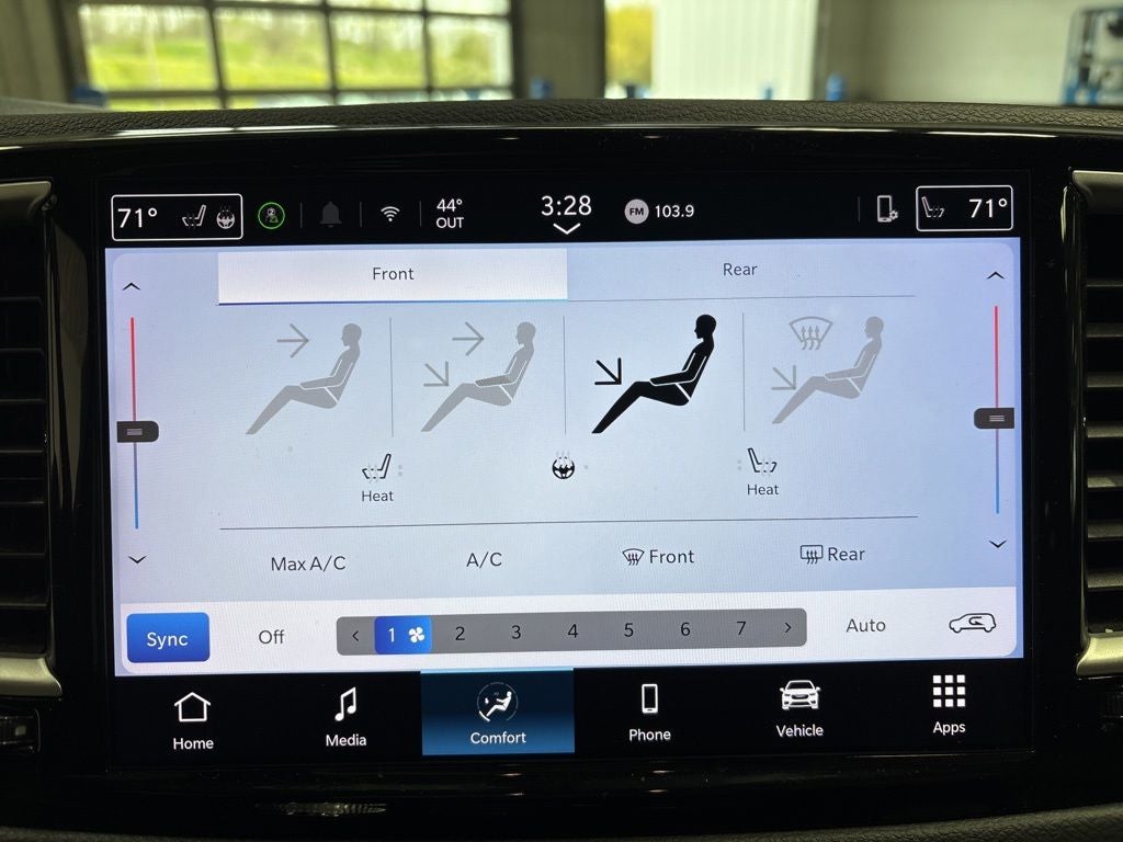 2025 Chrysler Pacifica Select