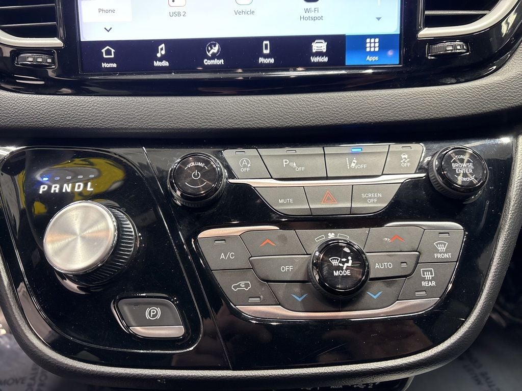 2025 Chrysler Pacifica Select