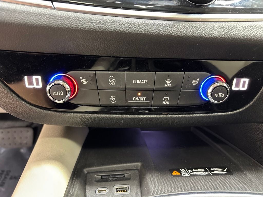 2023 Buick Enclave Essence