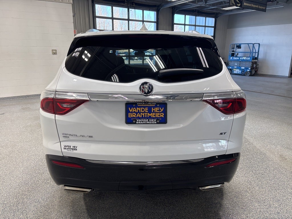 2023 Buick Enclave Essence