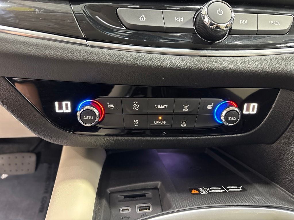 2023 Buick Enclave Essence