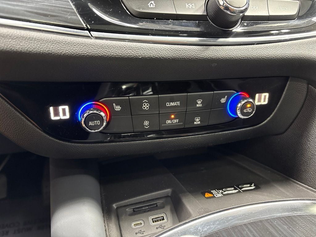 2023 Buick Enclave Essence
